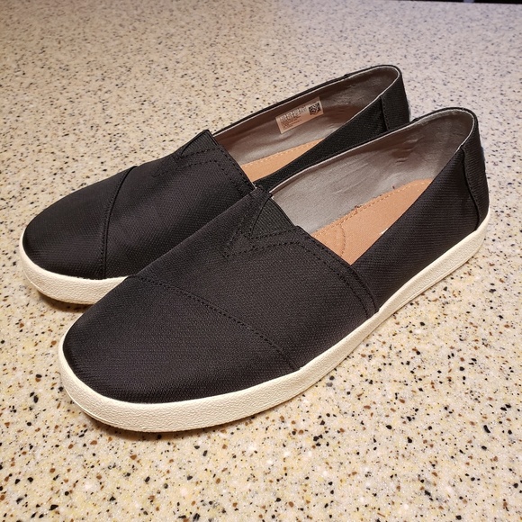 Toms Shoes - Toms SZ 9.5 black slip on shoes